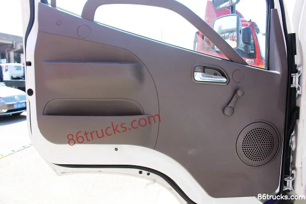 Foton Aumark 3 Series 131 hp 4X2(6 wheels) 4.165m Single Row Van Light Truck Cab (2) | 86Trucks