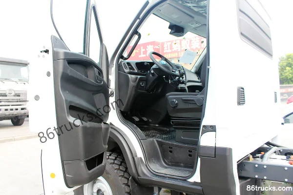 IVECO Daily Medium Truck 170hp 4X4(6 wheels) Single Row Cargo Truck Chassis (55C17HW) Cab (1) | 86Trucks