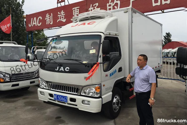 JAC Kangling H330 116hp 4X2(6 wheels) Refrigerated Truck Exterior