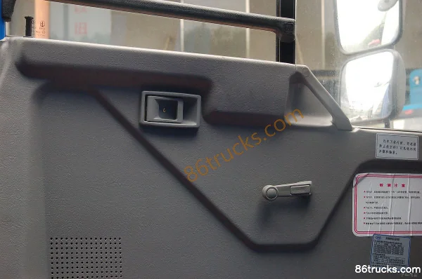 FAW Jiefang Qingdao Sailong II camion porteur 130 ch 4X2(6 roues) 6,2 m cabine approfondie grille (3) | 86Trucks