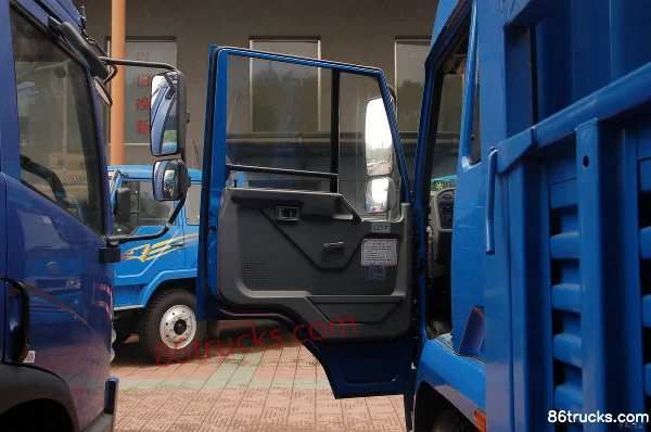 FAW Jiefang Qingdao Sailong II camion porteur 130 ch 4X2(6 roues) 6,2 m cabine approfondie grille (1) | 86Trucks