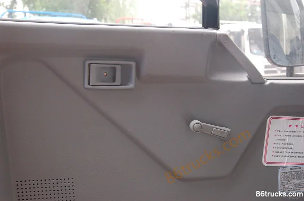 FAW Jiefang Qingdao Saihu III 100hp 4X2(6 wheels) 4.2m Single Row Flatbed Light Truck Cab (3) | 86Trucks