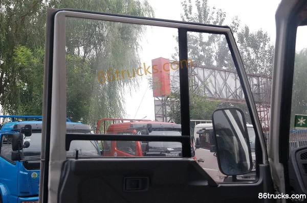 FAW Jiefang Qingdao Saihu III 100hp 4X2(6 wheels) 4.2m Single Row Flatbed Light Truck Cab (2) | 86Trucks