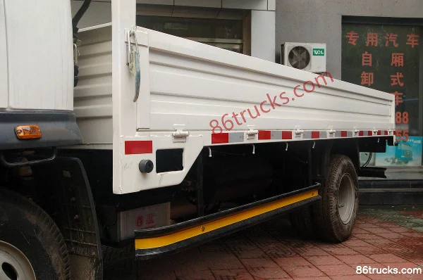 FAW Jiefang Qingdao Saihu III 100hp 4X2(6 wheels) 4.2m Single Row Flatbed Light Truck Body (1) | 86Trucks