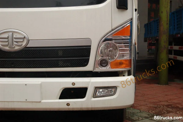 FAW Jiefang Qingdao Saihu III 100hp 4X2(6 wheels) 4.2m Single Row Flatbed Light Truck Exterior (3) | 86Trucks