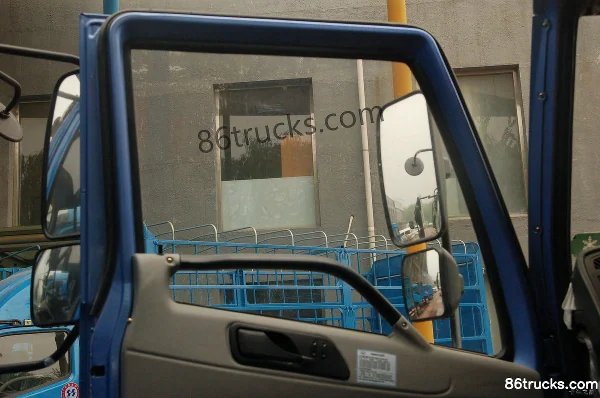 FAW Jiefang Qingdao Sailong camion porteur 120 ch 4X2(6 roues) 6,1 m plateau à ridelles Cabine (2) | 86Trucks