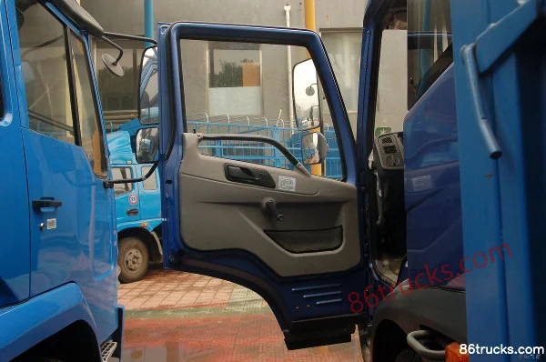 FAW Jiefang Qingdao Sailong camion porteur 120 ch 4X2(6 roues) 6,1 m plateau à ridelles Cabine (1) | 86Trucks