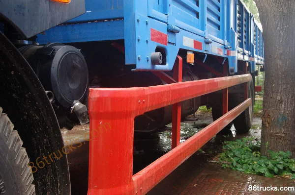 FAW Jiefang Qingdao Sailong camion porteur 120 ch 4X2(6 roues) 6,1 m plateau à ridelles Châssis (1) | 86Trucks