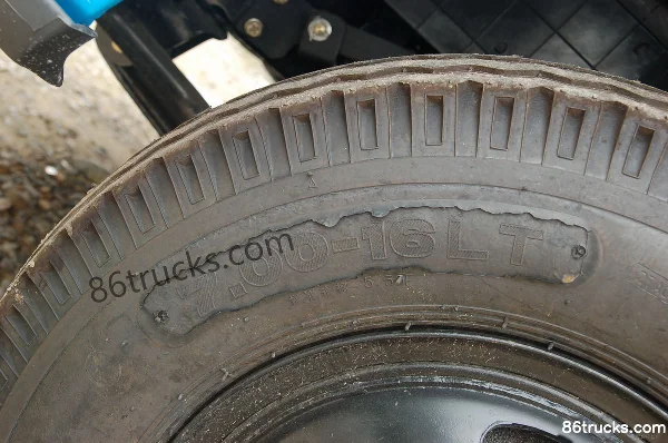 Beijing 1041 102 hp 4X2(6 wheels) 4.25m Single Row Stake Light Truck Chassis (2) | 86Trucks