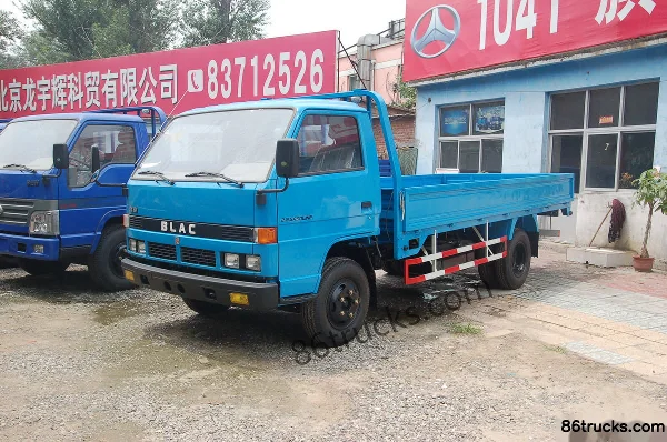 Beijing 1041 102 hp 4X2(6 wheels) 4.25m Single Row Stake Light Truck Exterior (2) | 86Trucks