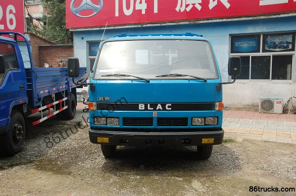Beijing 1041 102 hp 4X2(6 wheels) 4.25m Single Row Stake Light Truck Exterior