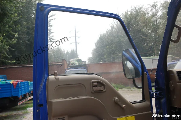 BAIC Qiling 108hp 4X2(6 wheels) 4.25m single-row flatbed light truck Cab (2) | 86Trucks