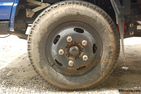 BAIC Qiling 108hp 4X2(6 wheels) 4.25m single-row flatbed light truck Chassis (3) | 86Trucks