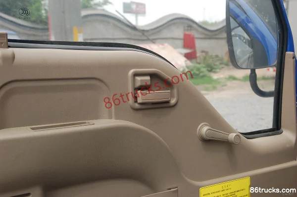 BAIC Qiling 95hp 4X2(6 wheels) 4.25m single-row flatbed light truck Cab (3) | 86Trucks