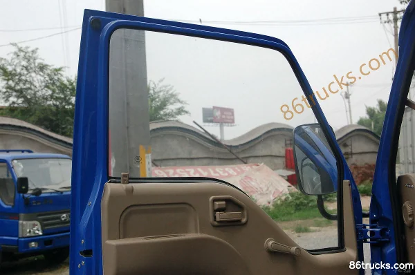 BAIC Qiling 95hp 4X2(6 wheels) 4.25m single-row flatbed light truck Cab (2) | 86Trucks