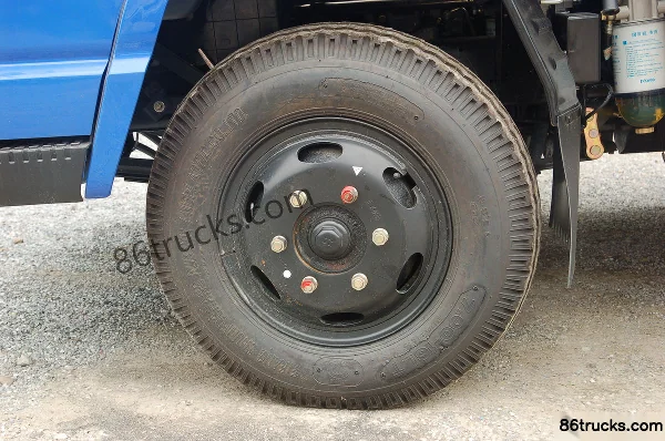 BAIC Qiling 95hp 4X2(6 wheels) 4.25m single-row flatbed light truck Chassis (1) | 86Trucks