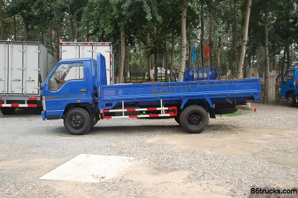 BAIC Qiling 95hp 4X2(6 wheels) 4.25m single-row flatbed light truck Exterior (3) | 86Trucks
