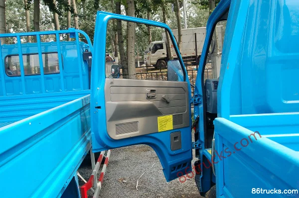 Beijing 1041 102 hp 4X2(6 wheels) 4.25m Single Row Stake Light Truck (Narrow Body) Cab (1) | 86Trucks
