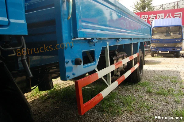 Beijing 1041 102 hp 4X2(6 wheels) 4.25m Single Row Stake Light Truck (Narrow Body) Chassis (3) | 86Trucks