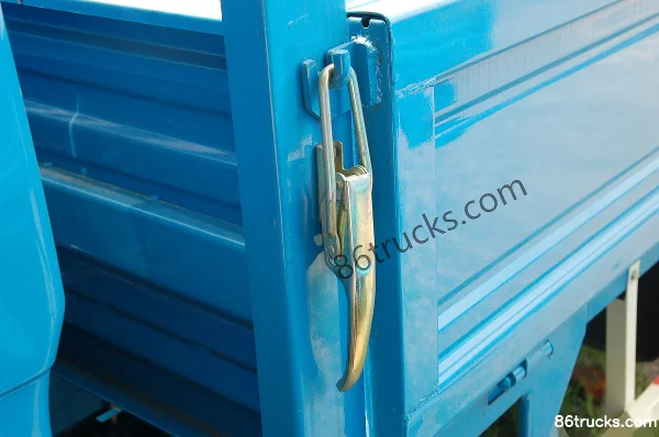 Beijing 1041 102 hp 4X2(6 wheels) 4.25m Single Row Stake Light Truck (Narrow Body) (1) | 86Trucks