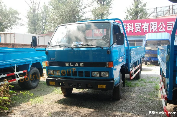 Beijing 1041 102 hp 4X2(6 wheels) 4.25m Single Row Stake Light Truck (Narrow Body) Exterior (2) | 86Trucks