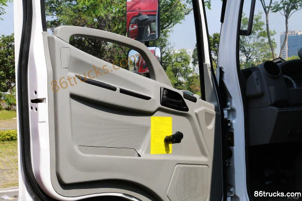 FAW Jiefang Hu VH 144 hp 4X2(6 wheels) Wrecker Truck (Chengliwei Brand) Cab (3) | 86Trucks
