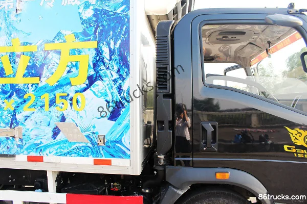 Sinotruk HOWO Tongshuai 141 ch 4X2(6 roues) camion frigorifique (pont MAN) Carrosserie (3) | 86Trucks