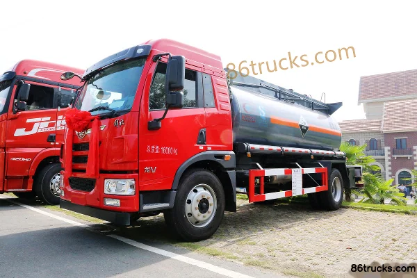 FAW Jiefang Qingdao Long V 196 hp 4X2(6 wheels) Chemical Liquid Transport Truck (Chengliwei Brand) Exterior (2) | 86Trucks
