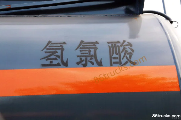 FAW Jiefang Qingdao Long V 196 hp 4X2(6 wheels) Chemical Liquid Transport Truck (Chengliwei Brand) Body (3) | 86Trucks