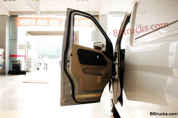 Changan véhicule léger Ruixing M80 modèle 2016 109 ch 1,5 L fourgon fermé Cabine (2) | 86Trucks