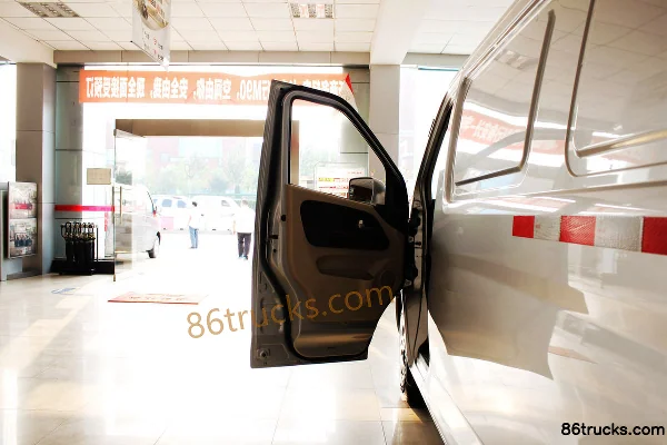 Changan véhicule léger Ruixing M80 modèle 2016 109 ch 1,5 L fourgon fermé Cabine (1) | 86Trucks