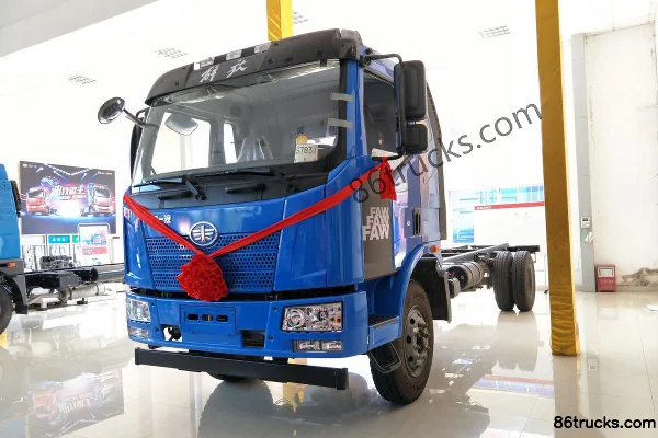 FAW Jiefang J6L Medium Truck 180 hp 4X2(6 wheels) 5300mm Wheelbase Cargo Truck Chassis Exterior (3) | 86Trucks