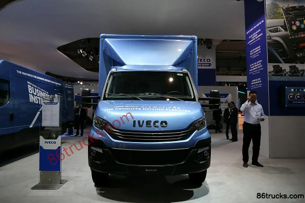 IVECO Daily 180hp 4X2(6 wheels) Single Row Van Cargo Truck Exterior (2) | 86Trucks