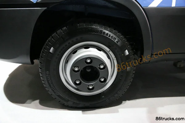 IVECO Daily 205hp 4X2(6 wheels) Semi-Sleeper Flatbed Cargo Truck Chassis (1) | 86Trucks