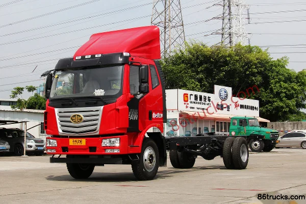 FAW Liute Jinlu Medium Truck 180 hp 4X2(6 wheels) 6.8m Livestock Cargo Truck Exterior (3) | 86Trucks