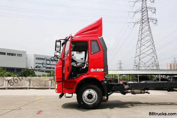 FAW Liute Jinlu Medium Truck 180 hp 4X2(6 wheels) 6.8m Livestock Cargo Truck Cab (1) | 86Trucks