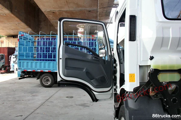 Yuejin Chaoyue C500 140hp 4X2(6 wheels) 3308 Wheelbase Cargo Truck Chassis Cab (2) | 86Trucks