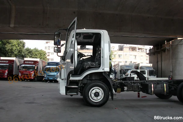Yuejin Chaoyue C500 140hp 4X2(6 wheels) 3308 Wheelbase Cargo Truck Chassis Cab (1) | 86Trucks