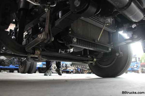 Yuejin Chaoyue C500 140hp 4X2(6 wheels) 3308 Wheelbase Cargo Truck Chassis (3) | 86Trucks