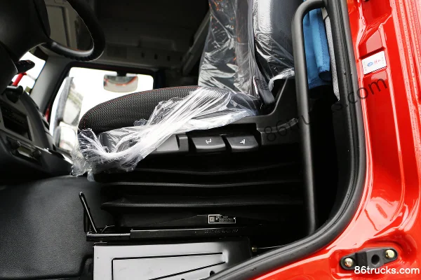 FAW Jiefang J6P camion lourd version froide 420 ch 6X4(10 roues) tracteur routier Cabine (3) | 86Trucks