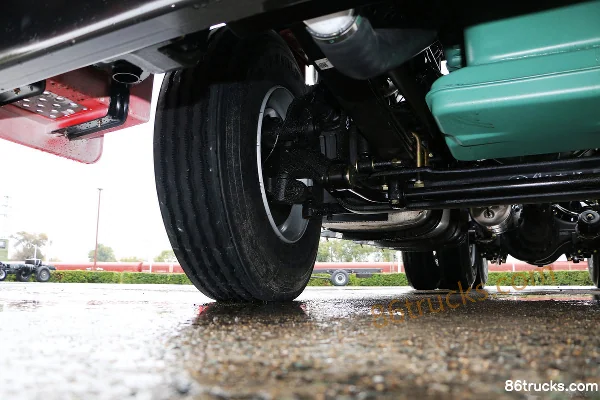 FAW Jiefang J6P camion lourd version froide 420 ch 6X4(10 roues) tracteur routier Châssis (3) | 86Trucks
