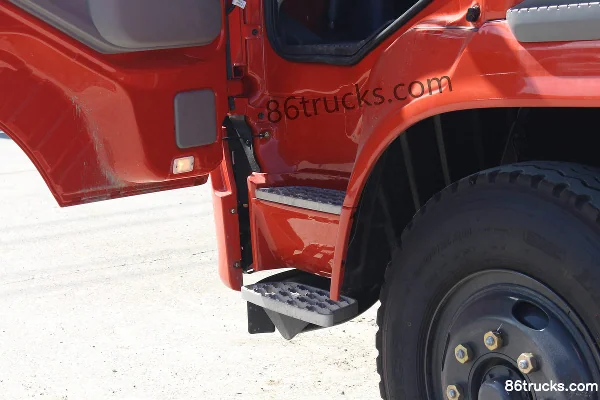 Dongfeng Commercial Vehicle Tianjin Medium Truck 180 hp 4X2(6 wheels) 7.5m Sleeper Cab Box Truck (3) | 86Trucks