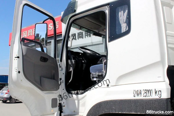Dongfeng Commercial Vehicle Tianlong Heavy Truck 245 hp 6X2(8 wheels) 9.4m Van Cargo Truck Cab (1) | 86Trucks