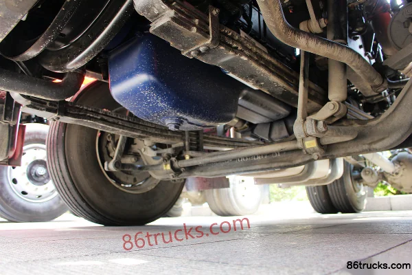 Hyundai Sichuan Zhidao 800W poids lourd 310 ch 4X2(6 roues) tracteur routier Châssis (3) | 86Trucks