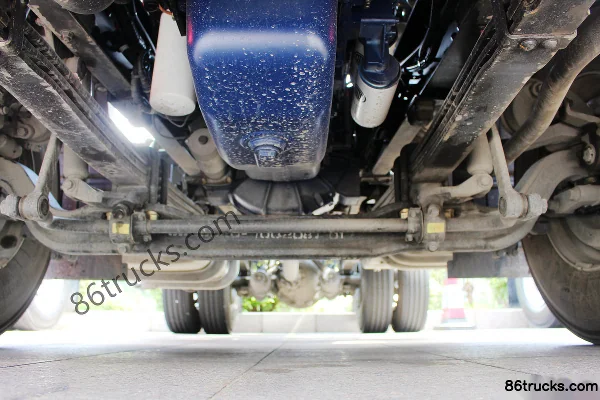 Hyundai Sichuan Zhidao 800W poids lourd 310 ch 4X2(6 roues) tracteur routier Châssis (2) | 86Trucks