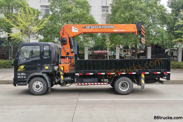 Sinotruk HOWO Tongshuai 154 hp 4X2(6 wheels) Truck Mounted Crane (Feitao Brand) Exterior (3) | 86Trucks