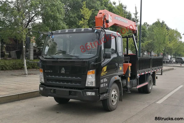 Sinotruk HOWO Tongshuai 154 hp 4X2(6 wheels) Truck Mounted Crane (Feitao Brand) Exterior (2) | 86Trucks