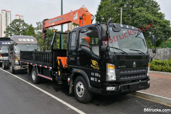 Sinotruk HOWO Tongshuai 154 hp 4X2(6 wheels) Truck Mounted Crane (Feitao Brand) Exterior