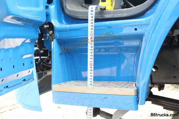 Dongfeng Lituo 4102 Value Edition 129hp 4X2(6 wheels) 3.7m Dump Truck (with Sub-frame) Cab (3) | 86Trucks
