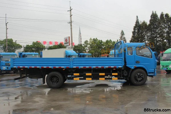 Dongfeng Duolika D8 2018 160 hp 4X2(6 wheels) 6.2m Semi-row Flatbed Cargo Truck Exterior (3) | 86Trucks